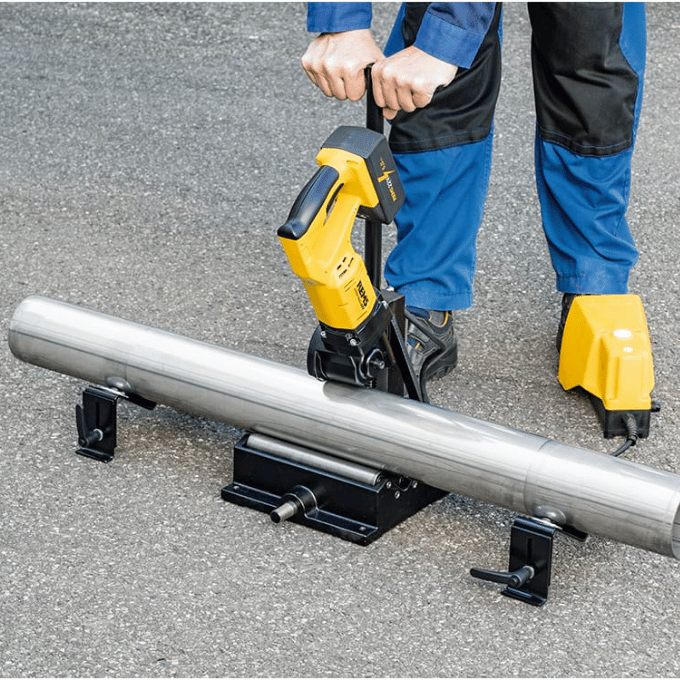 REMS Cento 22V Cordless Electric Thin-Wall Pipe Cutter Application