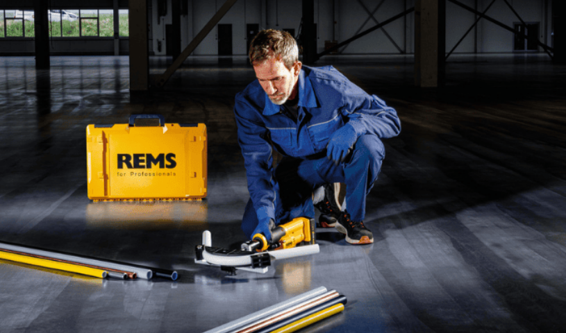 22V Cordless Tube Bending Tool Application