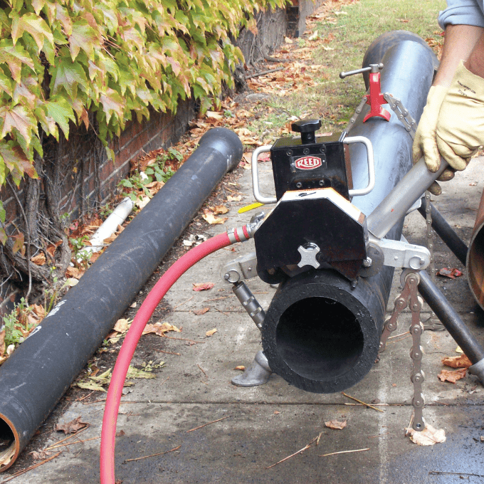 REED UPC636A large-diameter pipeline cutting application